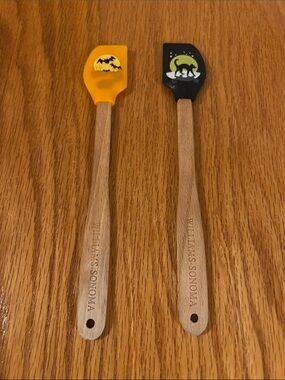 Williams Sonoma Set of two Halloween Bats & Black Cat Mini Spatulas